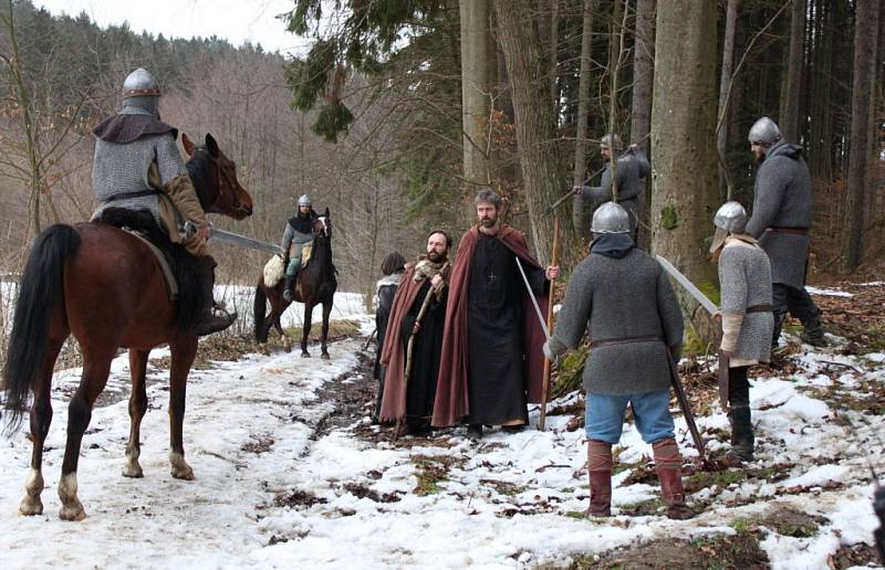  Posledních pět dnů měsíce února a první tři březnové dny měli tvůrci filmu Cyril a Metoděj – Apoštolové Slovanů, vyhrazeny pro natáčení scén v místech, kudy kráčely dějiny Velké Moravy, a to v Archeoskanzenu Modrá a v jejím i velehradském extravilánu