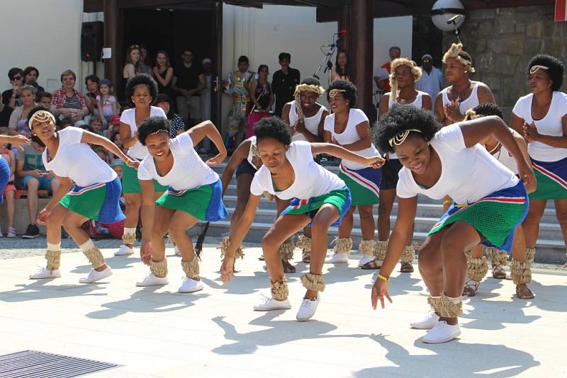 15. ročník folklorních vystoupení v Uherském Brodě se zúčastnily soubory z Namibie, Indie, Egypta a Peru.  