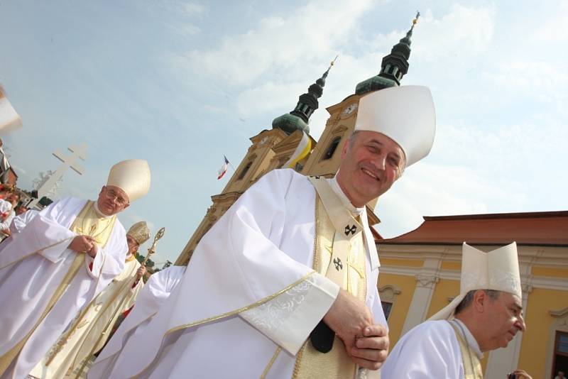 Cyrilometodějské slavnosti na Velehradě u příležitosti 1150. výročí příchodu sv. Cyrila a Metoděje na Velkou Moravu.