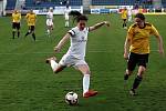 Fotbalistky Slovácka (v bílých dresech) na Městském stadionu Miroslava Valenty zdolaly Horní Heršpice 2:1.