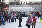 Karneval na ledě ve Strání vyvrcholil exhibičním hokejovým zápasem 