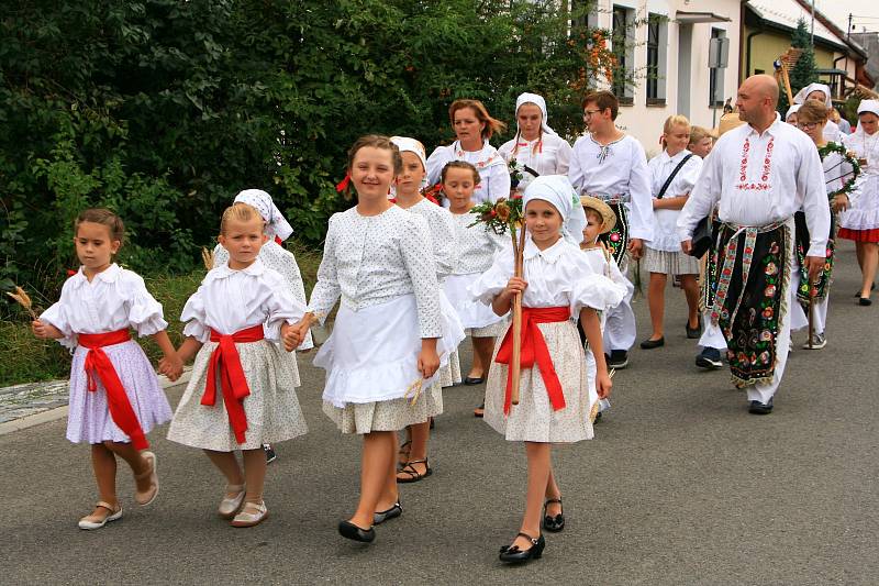 Díky jalubskému folklornímu souboru Střešňa, místní organizaci KDU – ČSL a obci jsou ve vesnici udržovány tradiční dožínky už tři desetiletí.