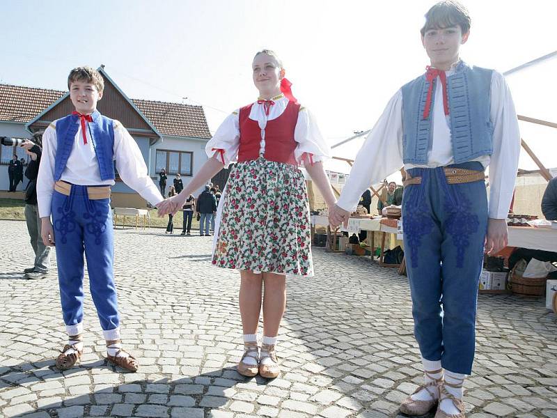 Princ Charles navštívil ekologickou vesnici Hostětín na Uherskobrodsku.