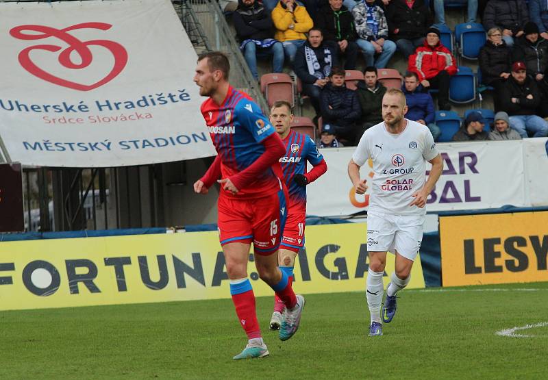 Fotbalisté Slovácka (bílé dresy) ve šlágru 20. kola FORTUNA:LIGY vyzvali mistrovskou Plzeň.