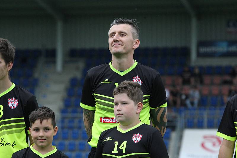 Fotbalisté Jalubí (žlutočerné dresy) zdolali ve finále Poháru OFS Jarošovský pivovar Stříbrnice 7:1. Utkání na stadionu ligového Slovácka sledovalo 1234 diváků.