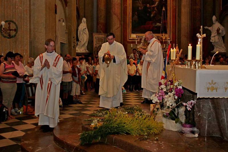 Desítky kilometrů měli za sebou věřící poutníci, kteří dorazili obutí i bosí v sobotu dopoledne na Velehrad.