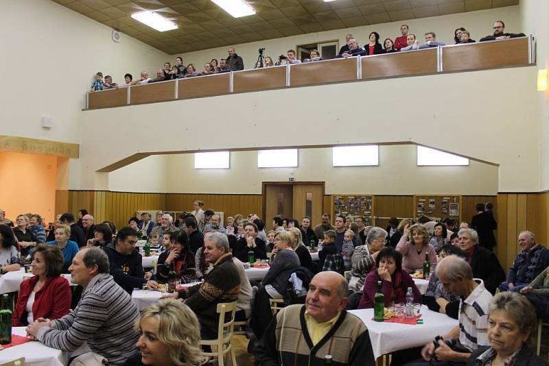 V kulturním domě ve Vážanech se v sobotu 2. ledna představil mužský pěvecký sbor Chlapi z Vážan.