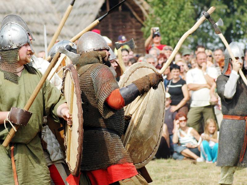 Bitva v modranském archeoskanzenu.