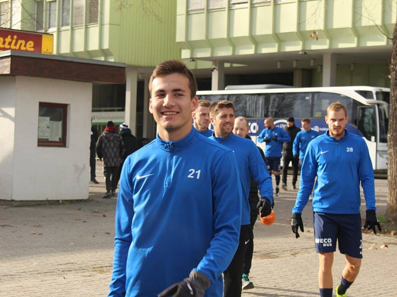 Fotbalisté Slovácka remizovali v nedělním přípravném utkání se slavným Rapidem Vídeň 1:1. Utkání se hrálo na tréninkovém hřišti známého Prátru. Foto: Deník/Stanislav Dufka