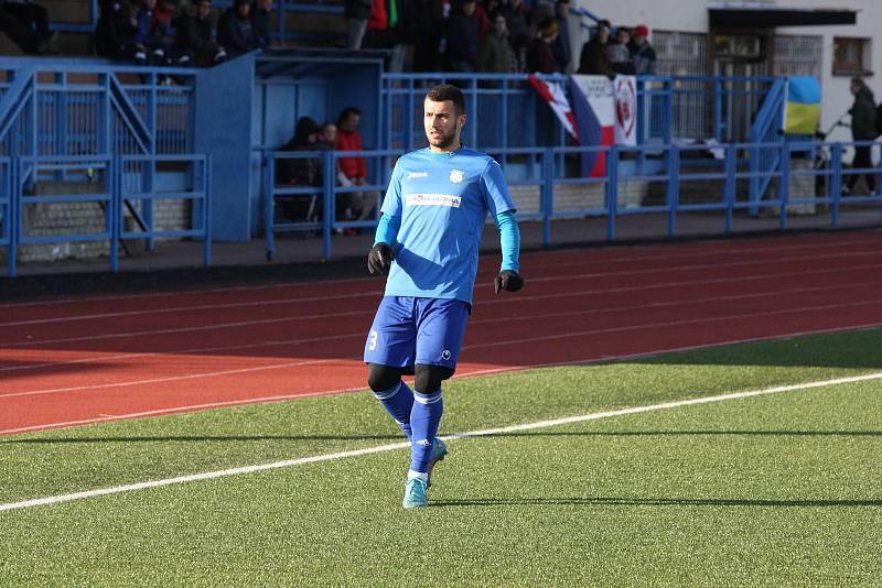 Fotbalisté Uherského Brodu (červené dresy) v 19. kole MSFL podlehli doma na Lapači Otrokovicím 2:3.