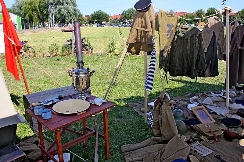 Návštěvníci si přišli v sobotu v areálu Slováckého aeroklubu a leteckého muzea Kunovice na své. 