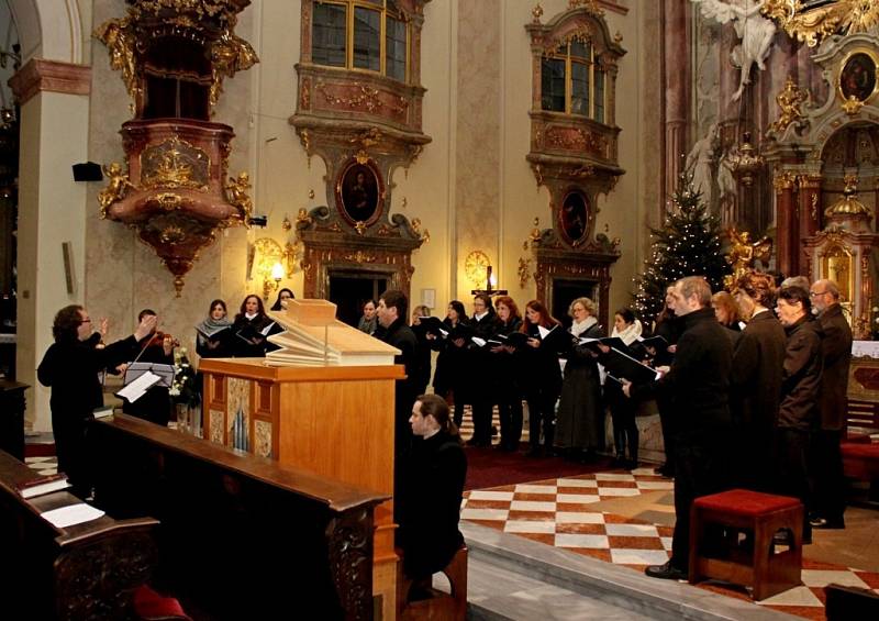 Smíšený pěvecký sbor Canticum Camerale ze Zlína koncertoval v hradišťském kostele sv. Františka xaverského.