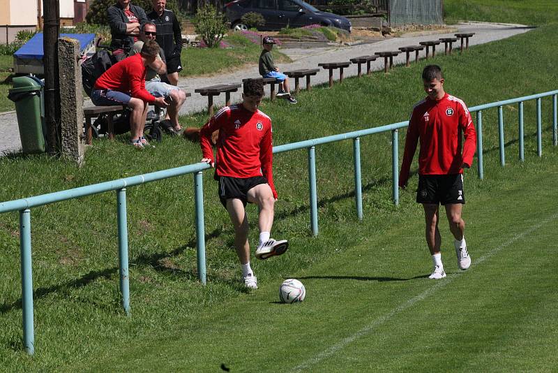 Fotbalisté Sparty se před finále MOL Cupu chystali na hřišti ve Zlechově.