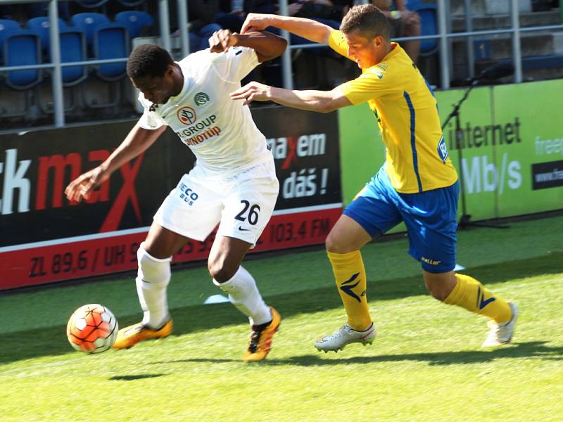 Synot Liga, 1. FC Slovácko - FC Fastav Zlín. Francis Kone a Lukáš Holík.