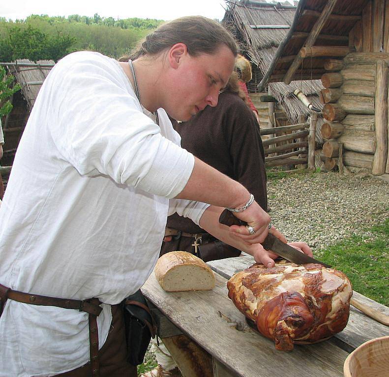 Po porcích z uzené a kýty se lidé olizovali až za ušima.