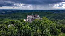 Buchlov (německy Buchlau) je královský hrad stojící na stejnojmenném kopci v Chřibech nad Buchlovicemi.