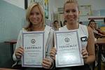 Studenti převzali certifikát o absolvování kurzu anglického jazyka na EPI v Kunovicích.