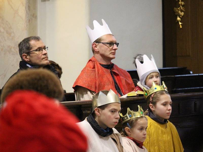 Slavnostní mše v uherskohradiš­ťském kostele sv. Františka Xaverského znamenala oficiální přivítání letošní Tříkrálové sbírky.