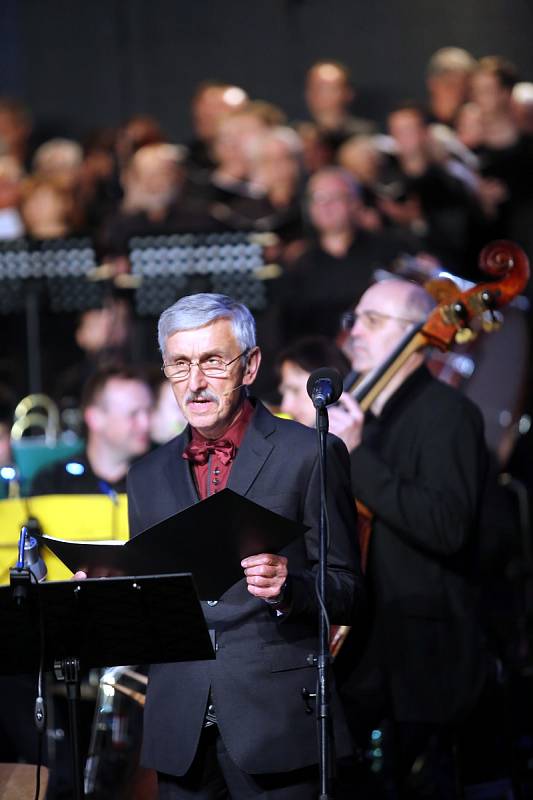 CARMINA BURANA. Koncert ke 100. výročí založení Československa. Masarykovo náměstí. Uherské Hradiště.