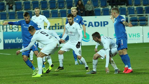 Také záložníka Slovácka Marka Havlíka (číslo 20) vyřazení v MOL Cupu na penalty hodně mrzelo.