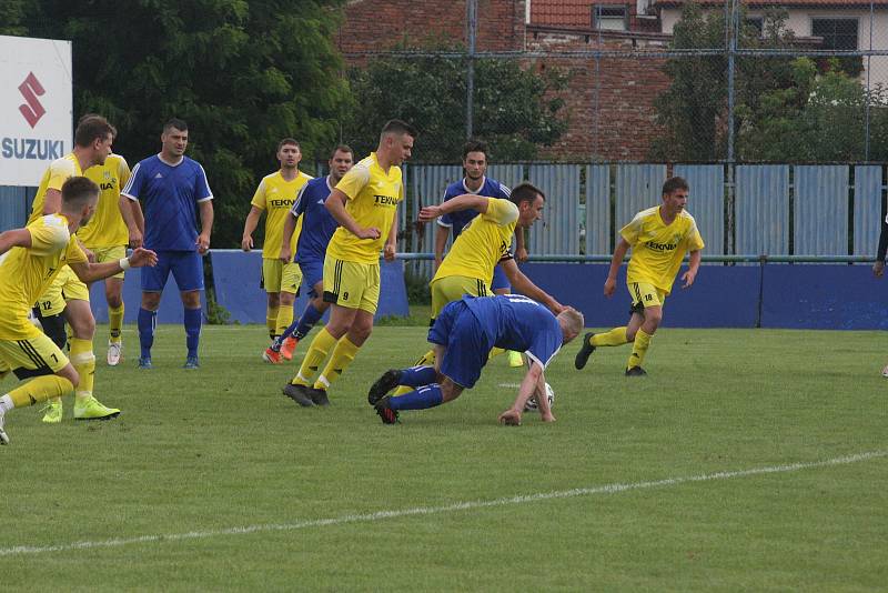 Fotbalisté Kunovice doma prohráli s Nivnicí 0:2. Hosty poprvé vedl nový hlavní trenér Pavel Barcuch.