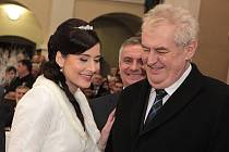 Miloš Zeman byl 28. 2. 2015 v Osvětimanech za svědka na svatbě svého kancléře Vratislava Mynáře