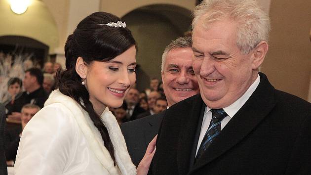 Miloš Zeman byl 28. 2. 2015 v Osvětimanech za svědka na svatbě svého kancléře Vratislava Mynáře