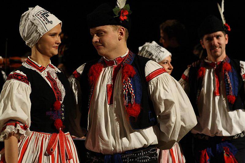 Tradiční štěpánská Kunovjanu zaplnila sál uherskohradišťského Klubu kultury.