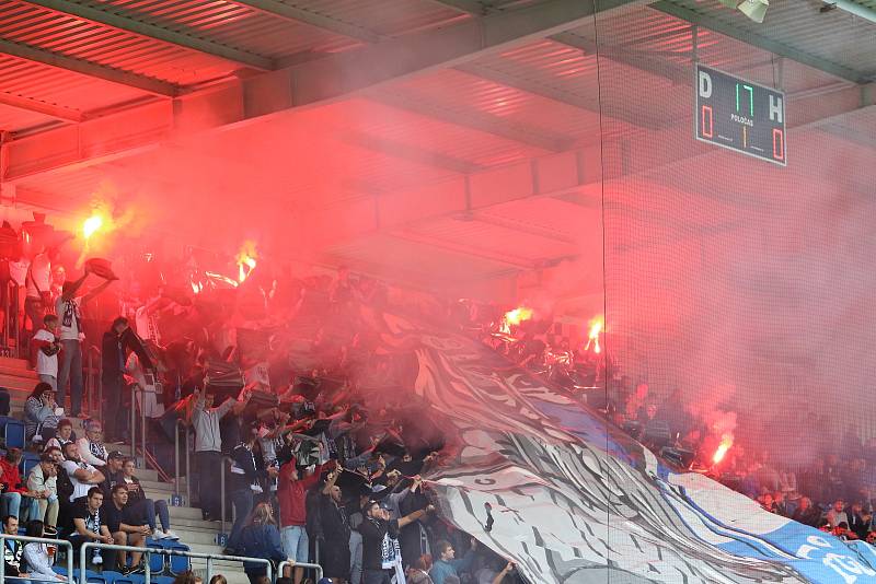 Sobotní derby v Uherském Hradišti opanovalo domácí Slovácko (bílé dresy), které zvítězilo nad Zlínem 3:0.