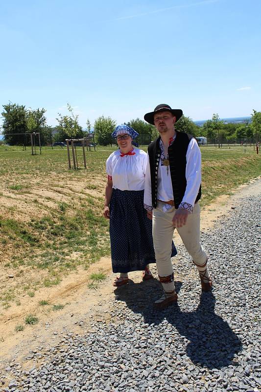 Dny slovanské kultury v Rochus parku. Účinkující folkloristé přijeli z Polska i Chorvatska. Došlo i na mezinárodní kácení májky.