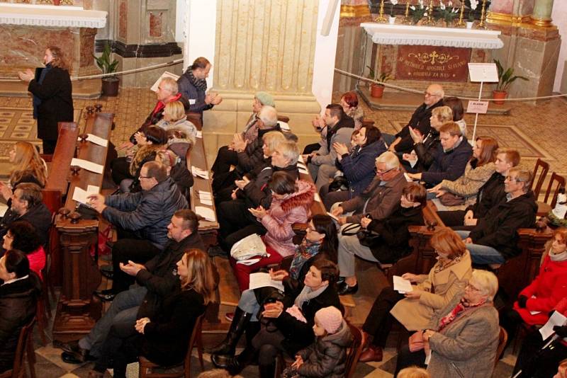 KONCERT PRO PAHOP. Ve velehradské bazilice oslavila benefičním koncertem ZUŠ Uherské Hradiště osmdesátileté jubileum.