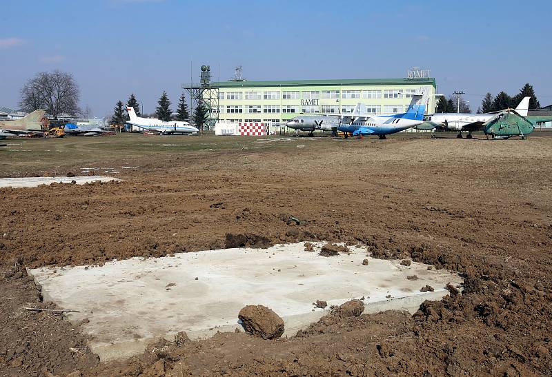 Restaurování letadla TU-154 M v Leteckém muzeu v Kunovicích.