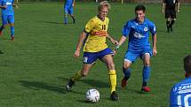 Fotbalisté Starého Města (žluté dresy) zdolali ve šlágru 4. kola I. B třídy sk. C domácí Ořechov 4:0.