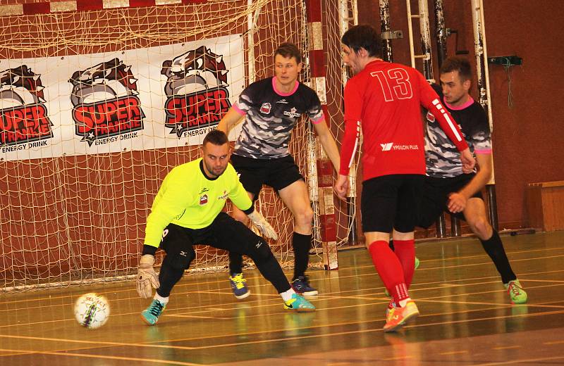 Futsalisté Bazooky CF Uherské Hradiště porazili jakubčovickou Baracudu 8:5 (3:1).