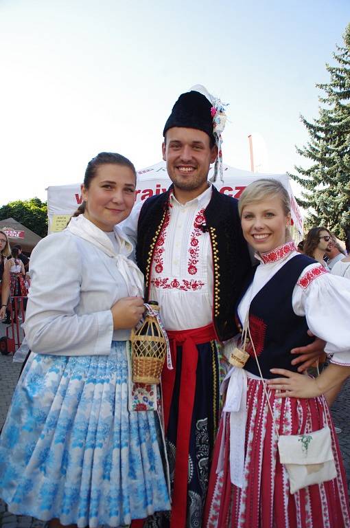 Mikroregion Bílé Karpaty na Slováckých slavnostech vína a otevřených památek na nádvoří Galerie Slováckého muzea v Uherském Hradišti.