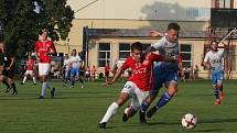 Fotbalisté Uherského Brodu (červené dresy) porazili v 1. kole MOL Cupu Viktorii Otrokovice 2:1 po prodloužení.