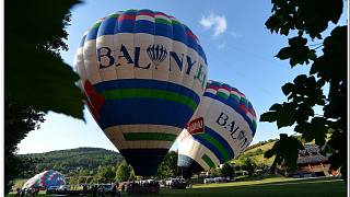 Balonová fiesta v Břestku: největšímu balonu ve střední Evropě požehnal  farář - Slovácký deník