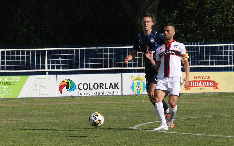 Fotbalisté Slovácka (modré dresy) v úterním přípravném zápase zdolali Zlaté Moravce 1:0.