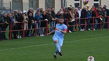 Fotbalisté Uherského Brodu (červené dresy) v 9. kole MSFL remizovali se Slováckem B 0:0.