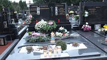 Dušičkový čas a výzdoba hrobů na hřbitově v Dolním Němčí