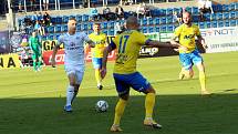 Fotbalisté Slovácko (v bílých dresech) v sobotním odpoledním zápase porazili Teplice 3:2.