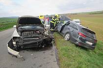 Nehoda 3 osobních automobilů a 1 motocyklu mezi obcemi Topolná a Bílovice
