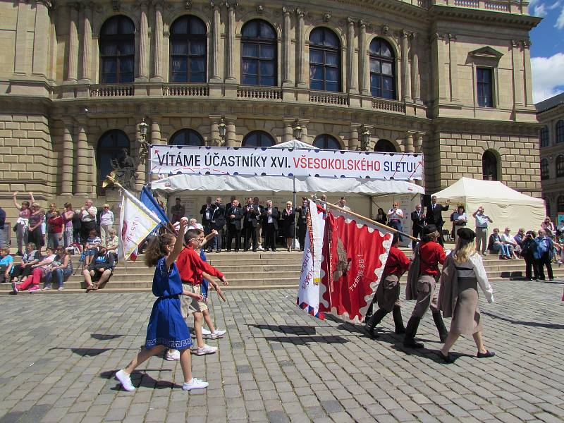 Sokolové ze všech koutů republiky a některých částí světa se po šesti letech slétli na XVI. všesokolský slet do Prahy.