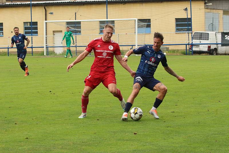 Fotbalisté Slovácka (modré dresy) v přípravě na novou sezonu zdolali druholigový Třinec 2:0.