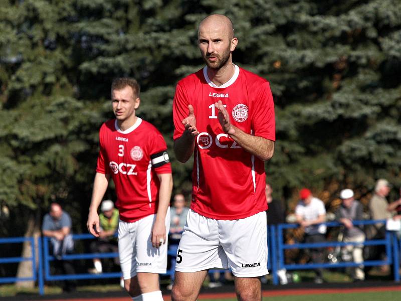 Fotbalisté Uherského Brodu (v červených dresech) v 17. kole Fortuna MSFL remizovali s Kroměříží 1:1.