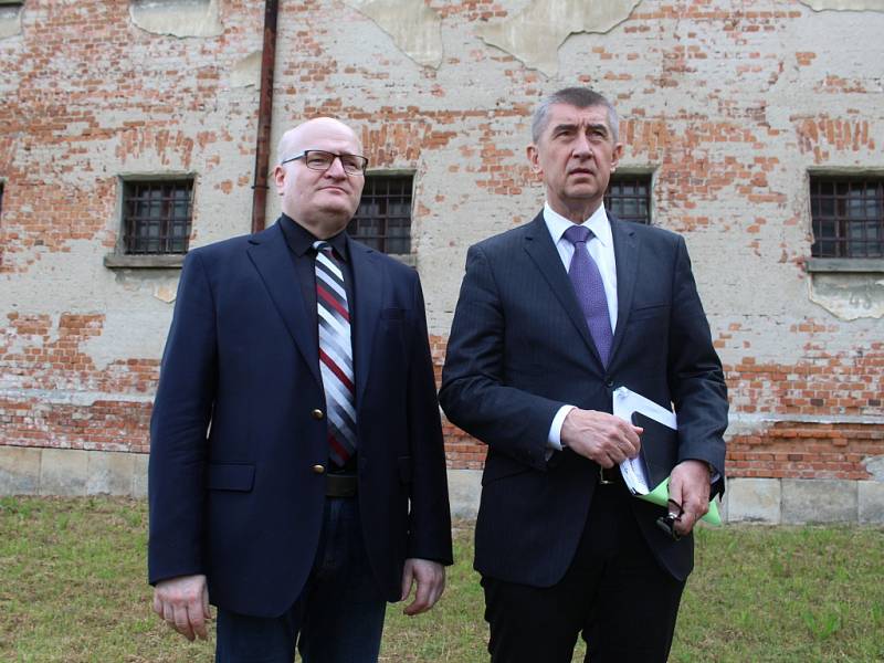 Bývalou věznici v Uherském Hradišti v pátek 27. května navštívili ministr financí a ministr kultury.