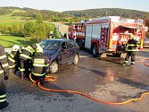 Pouze škody na vozidlu si vyžádal požár osobního automobilu Škoda Fabia mezi obcemi Pitín a Hostětín.