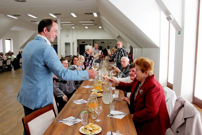 DÝCHÁNEK. Velehradské setkání seniorů patřilo k podzimu jejich života.