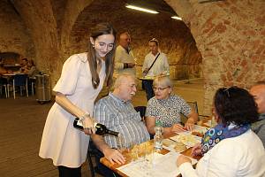 Sedmý den vína ve staroměstském Jezuitském sklepě