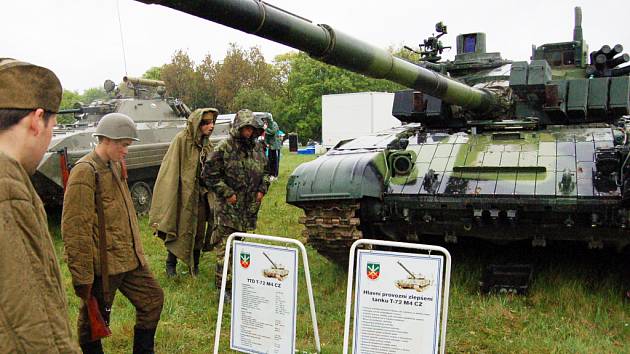 Na korytňanských l´kách v sobotu nechyběla ani těžká technika z druhé světové války. Na bitevním poli byl k nepřehlédnutí tank T-72 M 4 CZ.